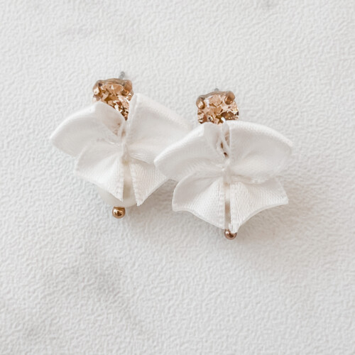 Handmade Pearl Bow Earrings white