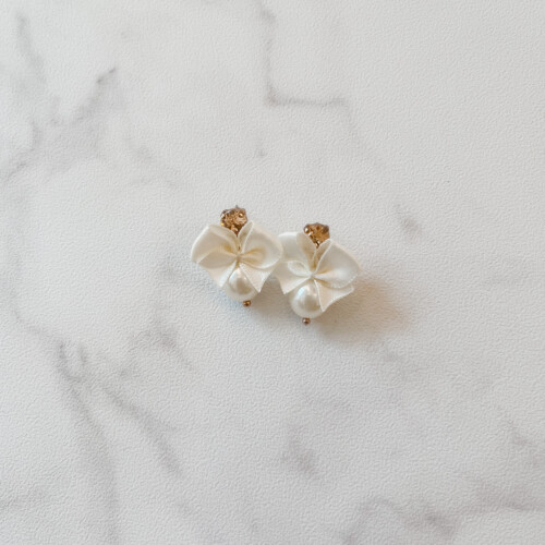 Handmade Pearl Bow Earrings beige